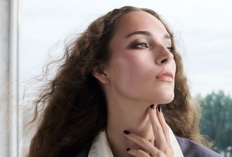 La Nueva Estética Del Maquillaje Apuesta Por La Naturalidad Sofisticada Y El Color Como Acento 33 Asset Artwork Make Up Image Ss26 Look 03 02 4 5 Srgb 1125 Scaled E1774544013945