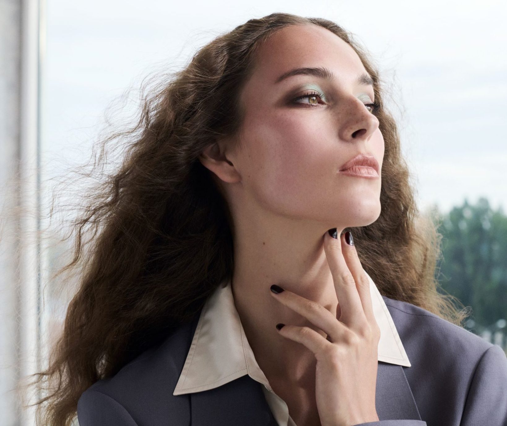 La Nueva Estética Del Maquillaje Apuesta Por La Naturalidad Sofisticada Y El Color Como Acento 1 Asset Artwork Make Up Image Ss26 Look 03 02 4 5 Srgb 1125 Scaled E1774544013945