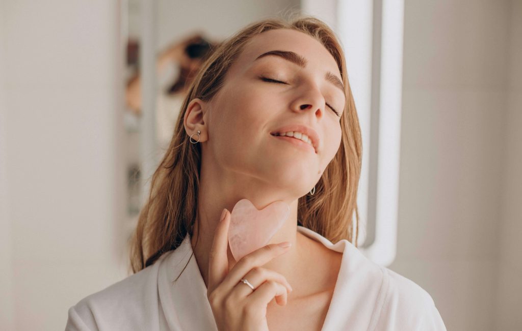 Gua Sha Facial En Otoño: Por Qué Lo Recomienda La Medicina China 2 Gua Sha 2 1
